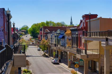 15 Cutest Small Towns In Tennessee - Southern Trippers