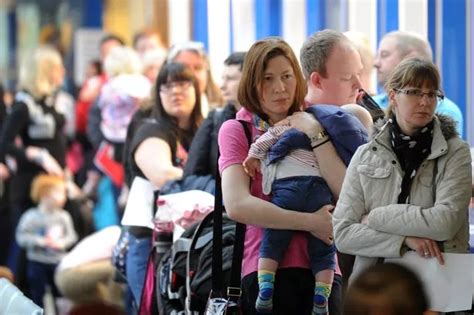 Measles latest: Hundreds queue for MMR jabs - Wales Online