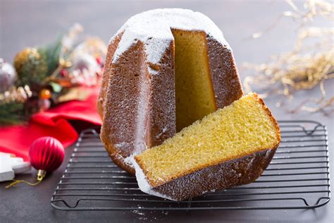 Pandoro - Italian recipes by GialloZafferano