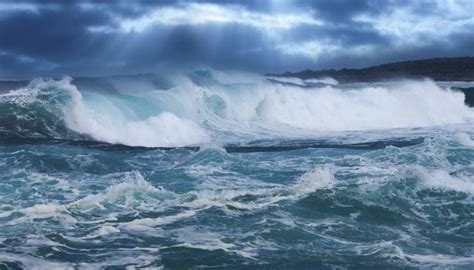 What Is a Swell in the Ocean? | Sciencing