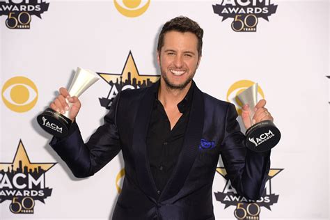 Luke Bryan Wins Entertainer of the Year at Country Music Awards | TIME