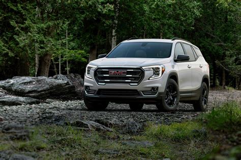 2022 GMC Terrain Gets Refresh, New AT4 Trim - Motor Illustrated