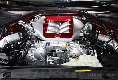 What makes Nissan GT-R so fast – technology explained