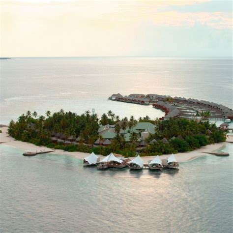 20 Aerial Views Of Some Of The Most Amazing Maldives Resorts | Maldives resort, Dream vacations ...