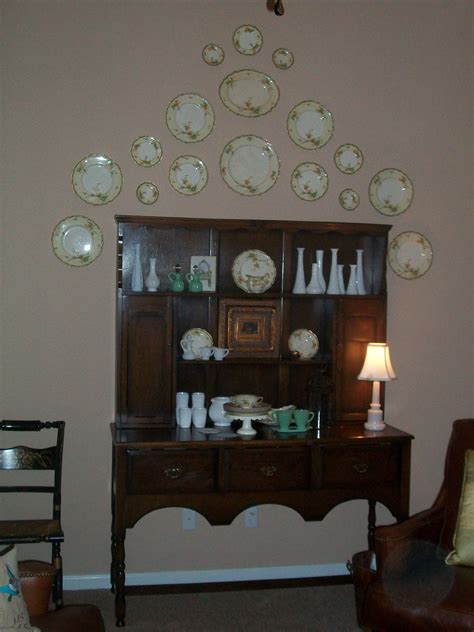 Vintage plates on wall | Antique dining rooms, Plates on wall, Vintage ...