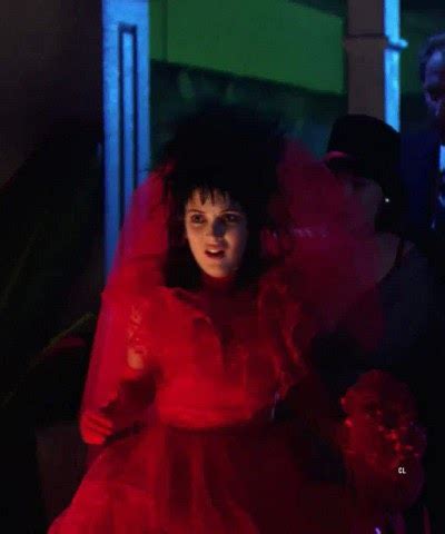 Winona Ryder Wedding Dress Beetlejuice / Beetlejuice winona ryder as lydia deetz red dress ...