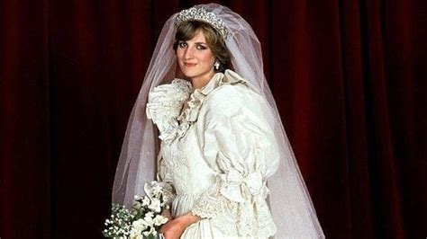 Princess Diana's iconic wedding gown to go on display at Kensington ...