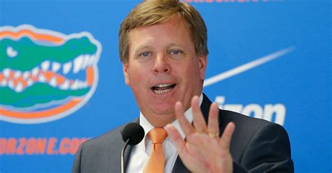 Watch Florida coach Jim McElwain answer question about the nude shark photo | Sporting News