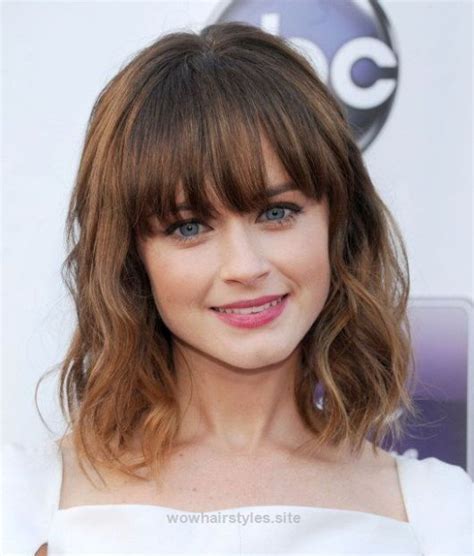 18+ Fantastic Hairstyles For Medium Length Wavy Hair With Bangs