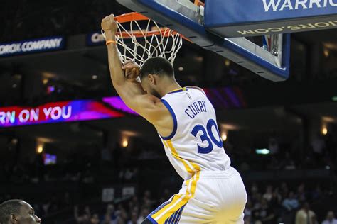 Explain One Play: Curry steals and throws down two-handed dunk - Golden State Of Mind