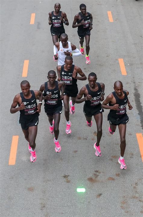 Conditions that helped Eliud Kipchoge make history in the INEOS 1:59 challenge - Tuko.co.ke