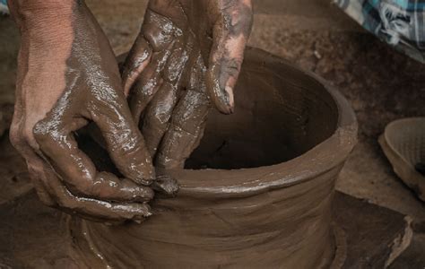 Discover the Art of Larnai Black Pottery | Meghalaya Tourism