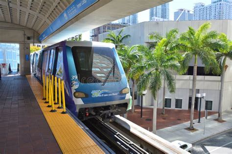 Metromover Train on the Station in Downtown Miami Editorial Stock Image - Image of brickell ...