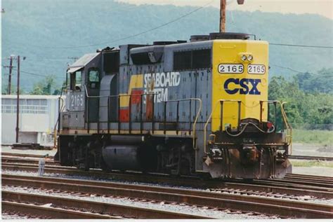 GP38-2 | Railroad photography, Railroad photos, Train pictures