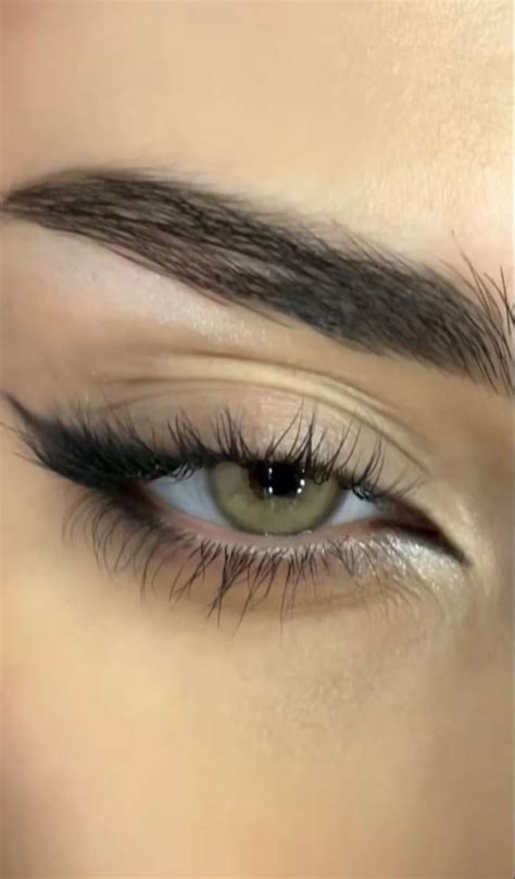 Siren eyes makeup inspo • Siren eye makeup • Siren eyeliner • Makeup inspo • Eyeliner • Simple ...