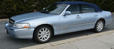 2006 Lincoln Town Car SIGNATURE LIMITED EDITION – Kurzmann Auto Brokerage