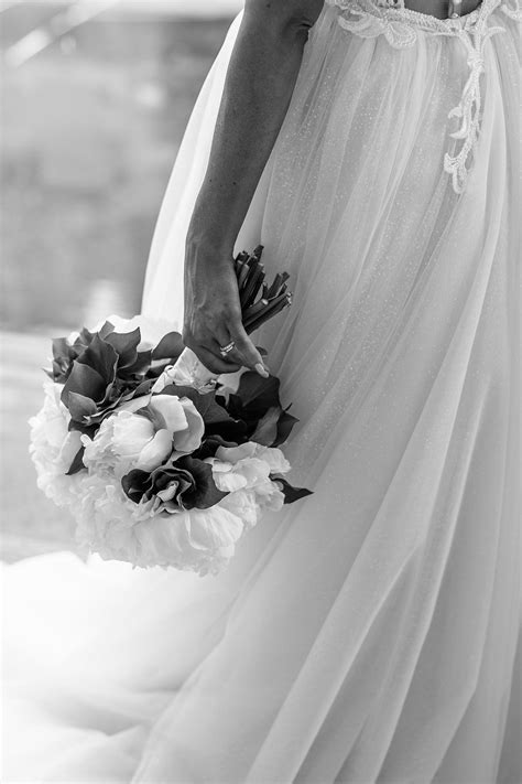 Bridal Flowers | Wedding photography, Wedding photography studio, Wedding