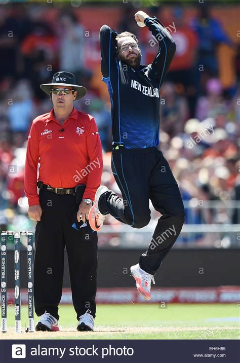 Daniel Vettori bowling in glasses : r/CricketShitpost