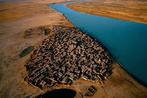 village on the bank of the niger river, mali photo | One Big Photo