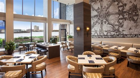 Restaurants in Norfolk, VA | Sheraton Norfolk Waterside Hotel