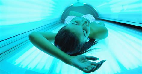 3 Ways LED Light Therapy Differs From a Tanning Bed