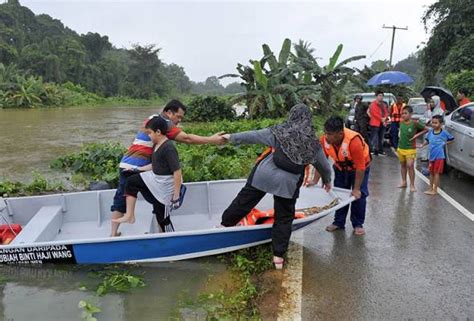 Mangsa banjir di Sarawak meningkat kepada 7,931 orang | Astro Awani