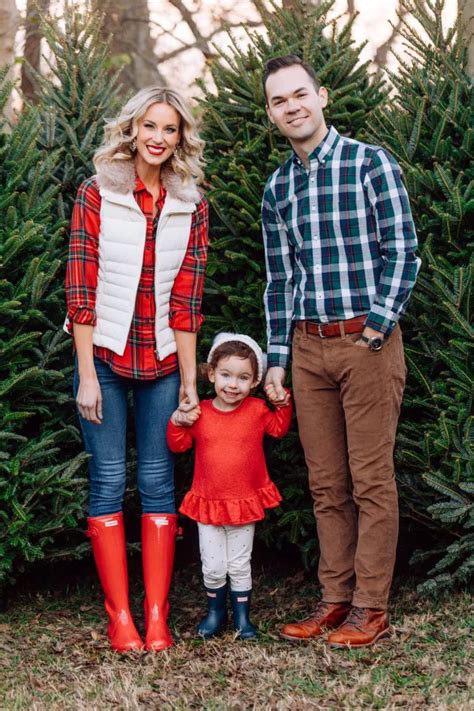 Christmas Tree Farm Photoshoot Outfit Ideas - How8To8