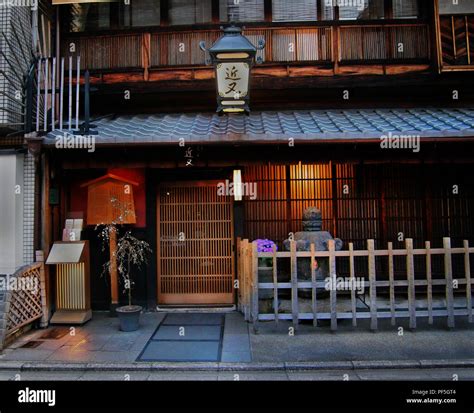 Traditional Hotel (Ryokan) in Kyoto Stock Photo - Alamy