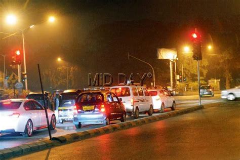 Mumbai traffic department keep signals on post 11pm to reduce speeding accidents