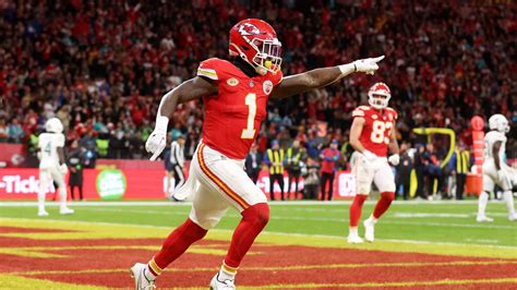 Chiefs vs. Dolphins final score, result: Kansas City holds off Miami's ...