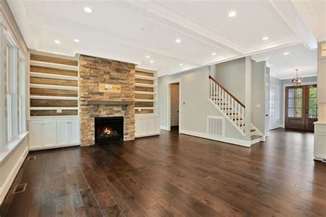 Should you choose hardwood or carpet? Flooring pros and cons...