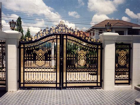 Home Decor: Beautiful Entry Gates, Wooden and Steel