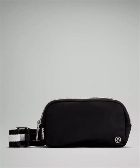 Lululemon Everywhere Crossbody Bag - Big Apple Buddy