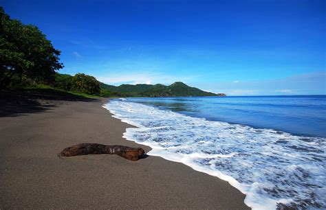 Costa Rica awards blue flags to its cleanest beaches