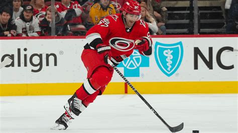 Carolina Hurricanes Max Pacioretty leaves game with lower-body injury