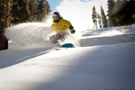 Snowboarding in Aspen, USA - Travel2Next