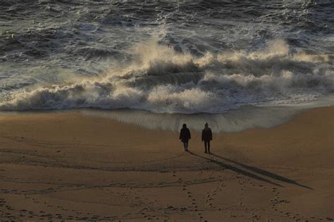 Sneaker waves, rip currents expected to strike along Northern California beaches