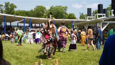 Ho-Chunk Pow-Wow on Memorial Day 2012 in Wisconsin - YouTube