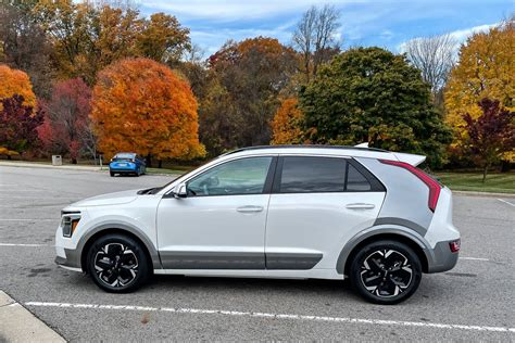 Can You Road-Trip the 2023 Kia Niro EV With Its 253 Miles of Range? | Cars.com