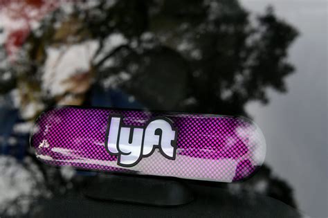 Lyft Shifts Gears With New Driverless-Car Division - WSJ