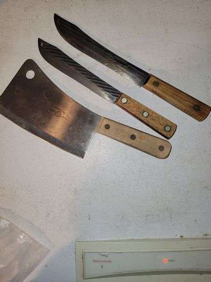 3 knives - Baker Auctions & Real Estate, LLC