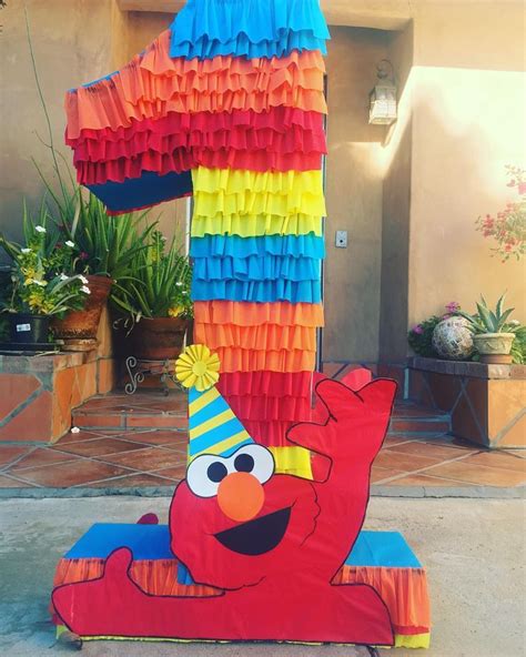 Number One Piñata Elmo Theme ️ ️ ️#partydecor @casapinatas | Cumpleaños ...