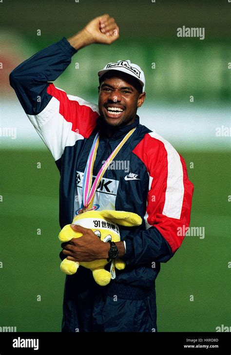 Mike powell long jump hi-res stock photography and images - Alamy