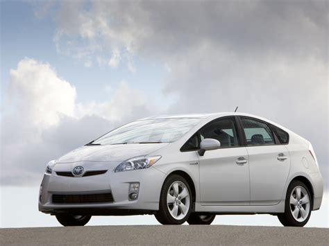 Car Pictures: Toyota Prius 2010