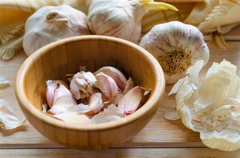 Premium Photo | Organic garlic cloves