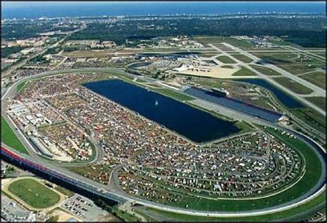 Daytona Speedway to cut seating capacity in $400-million overhaul - LA Times