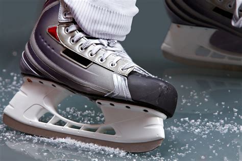 Get to know your blades. Figure Skate vs. Hockey skates