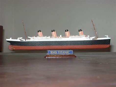 Gallery Pictures Revell-Germany RMS Titanic Plastic Model Commercial Ship Kit 1/1200 Scale #05804