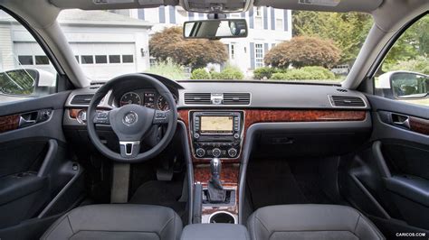 Volkswagen Passat TDI SEL (2013) | Interior