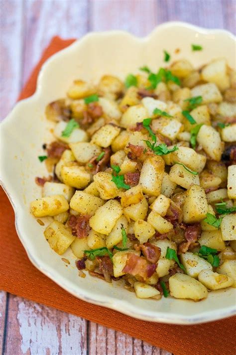 German Pan Fried Potatoes with Onions and Bacon | Pan fried potatoes, Fried potatoes, Food recipes